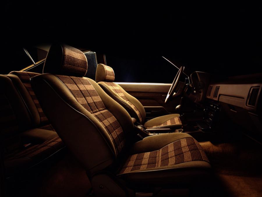 Интерьер Toyota Celica Liftback 1981 года  (NA) (фото 17 из 21)